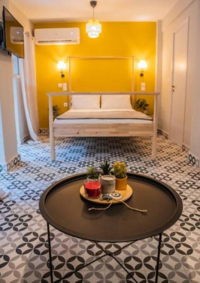 Stylish Studio with Gorgeous Private Yard!